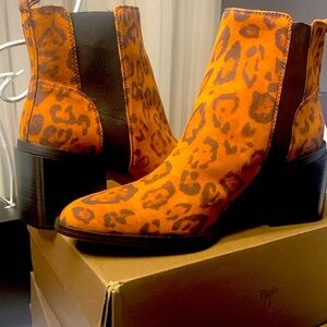 Ankle boot by Vince Camuto size 10